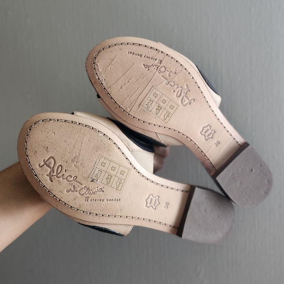 Alice + Olivia Stace Face Slide Stylish Black and Cream Women's Slides - Picture 7 of 7